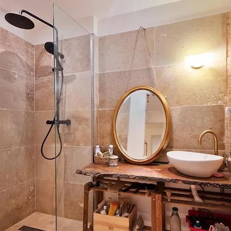 Atypical In Butte Montmartre Apartment