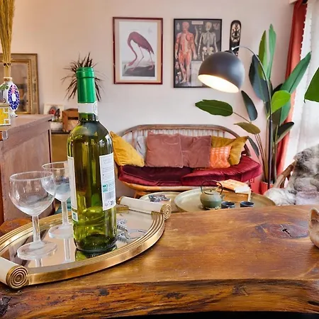 Apartment Atypical In Butte Montmartre