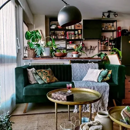 Atypical In Butte Montmartre *